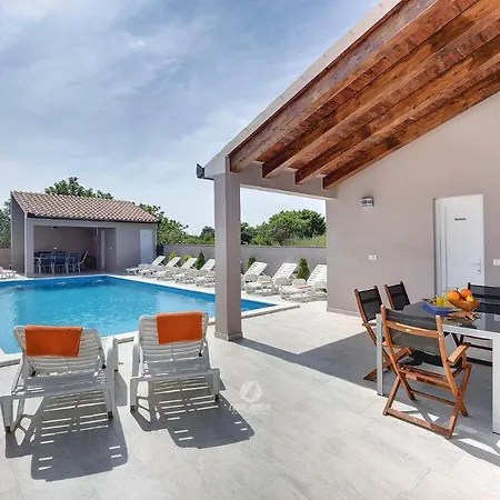 Brcina Holiday home *
